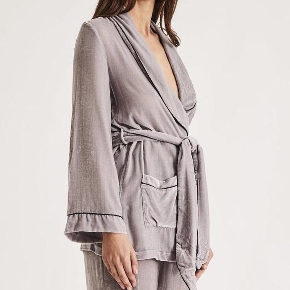 Sleeping With Jacques Platinum Velvet Bon Vivant Robe NWT 3 With Piped Trim & Be